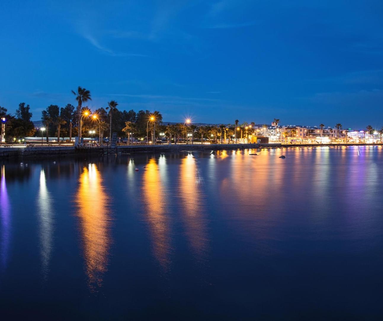 Dreamy 2 Bed Apartment By The Sea Paphos Exterior photo