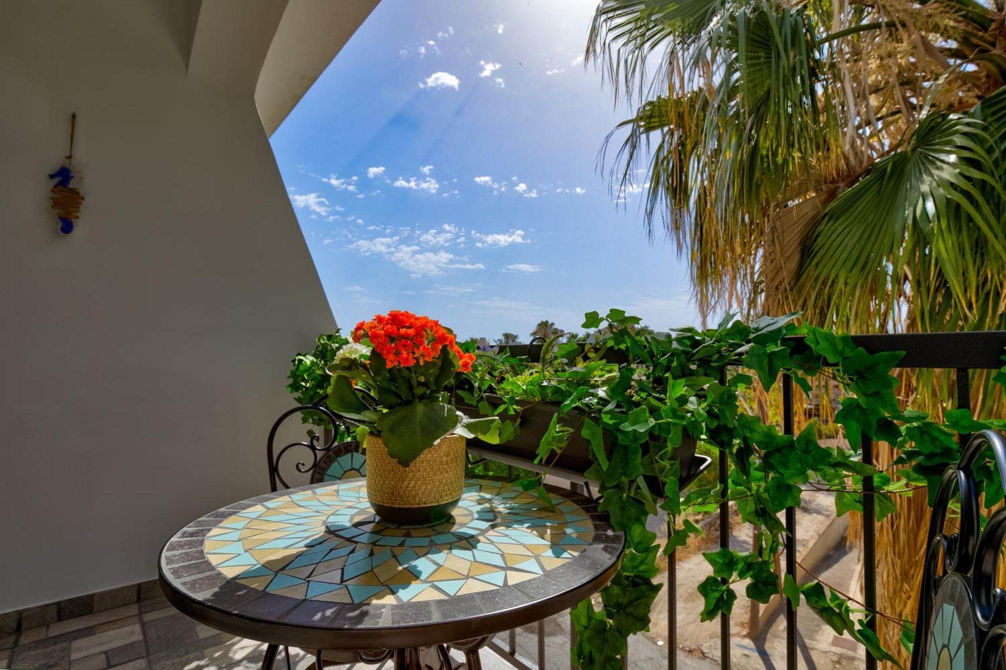Dreamy 2 Bed Apartment By The Sea Paphos Exterior photo